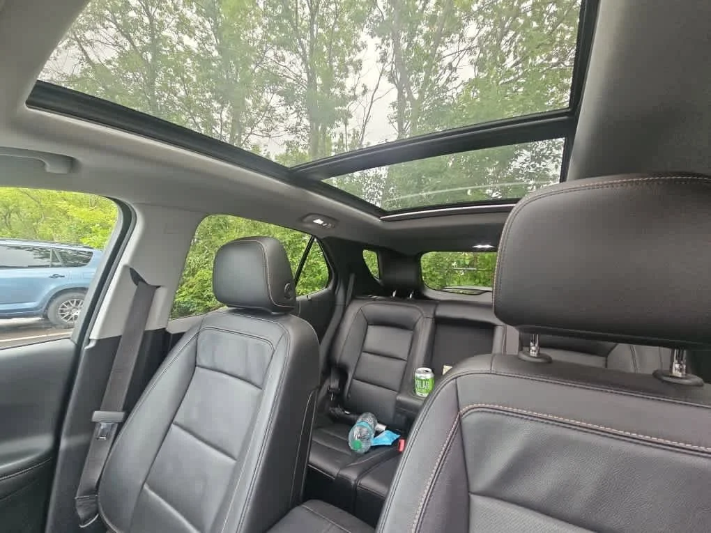 Used 2018 Iridescent Pearl Tricoat Chevrolet Premier image 8