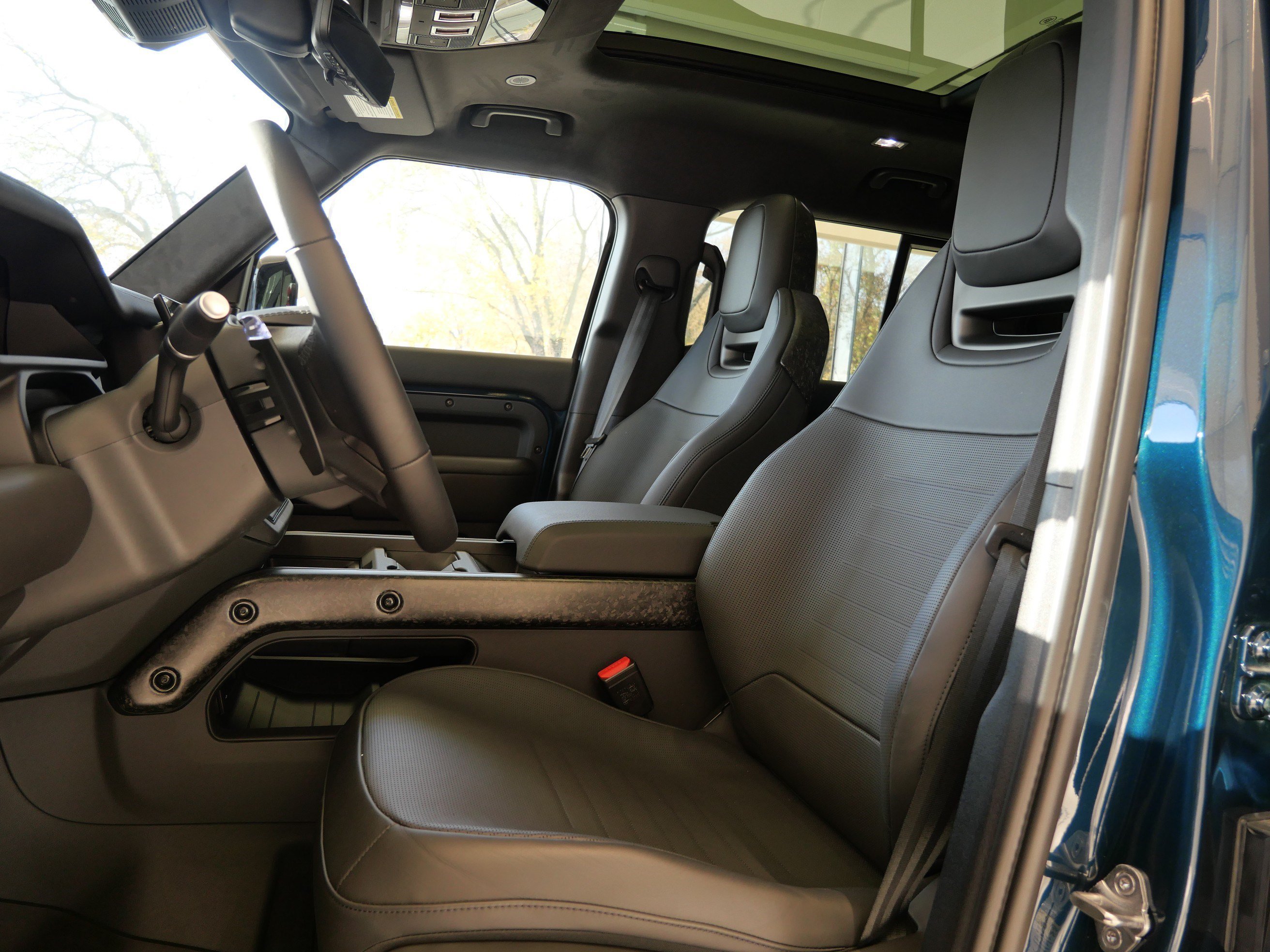 New 2026 Sargasso Blue Land Rover OCTA image 3