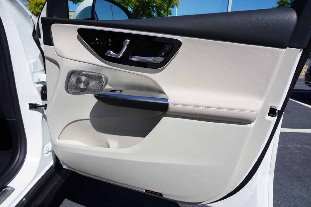Used 2026 Polar White Mercedes-Benz GLC 300 image 60