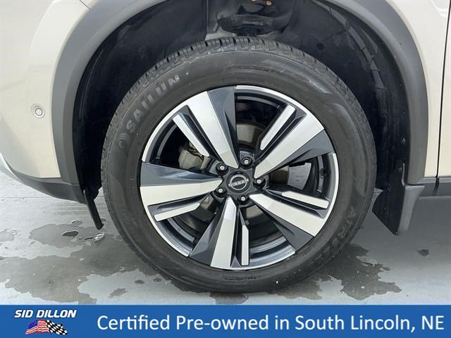 Used 2023 Champagne Silver Metallic Nissan Platinum image 18