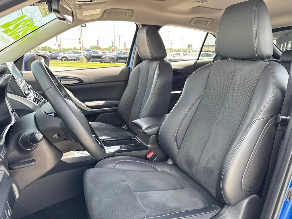 Used 2024 Blue Mitsubishi SE image 13