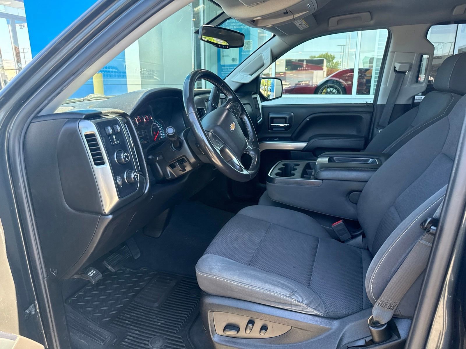 Used 2019 GRAPHITE METALLIC Chevrolet LT image 17