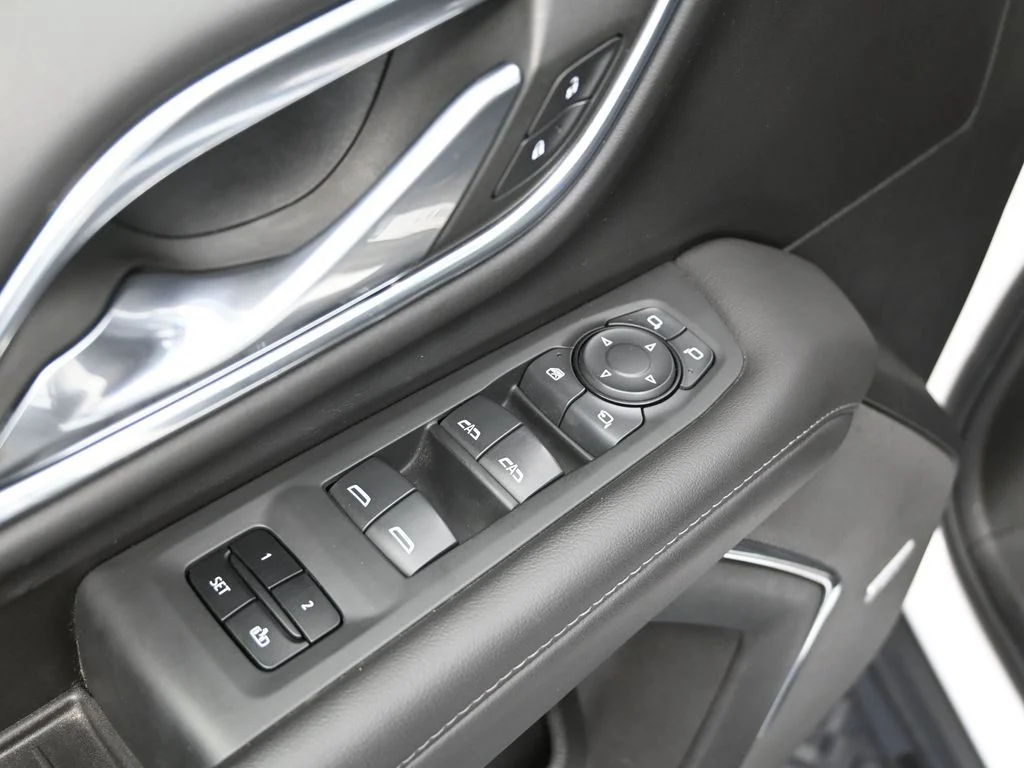 Used 2023 White Chevrolet Z71 image 23