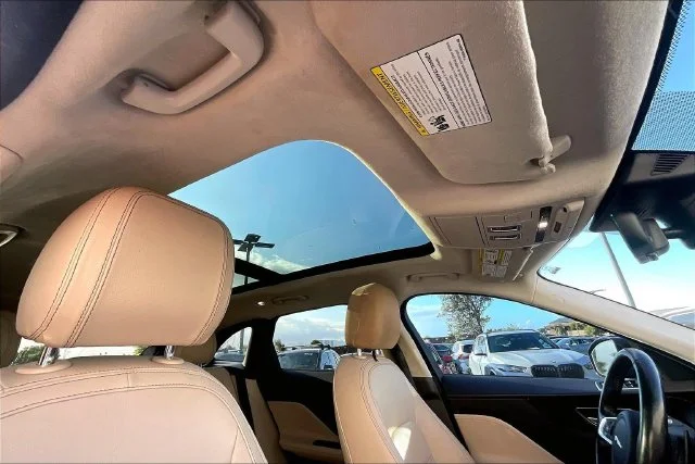 Used 2019 Blue Jaguar 25t Prestige image 16
