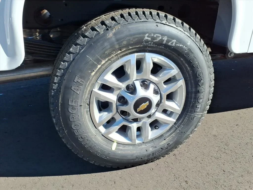 New 2026 Summit White Chevrolet WT image 25