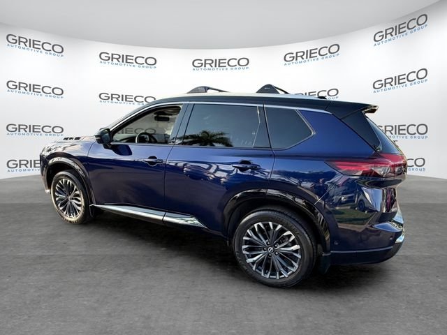 Used 2024 Blue Nissan Platinum image 5