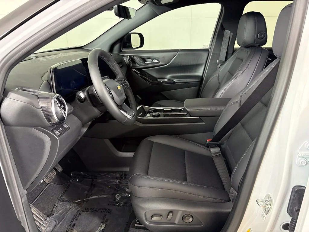 New 2027 Summit White Chevrolet LT image 17