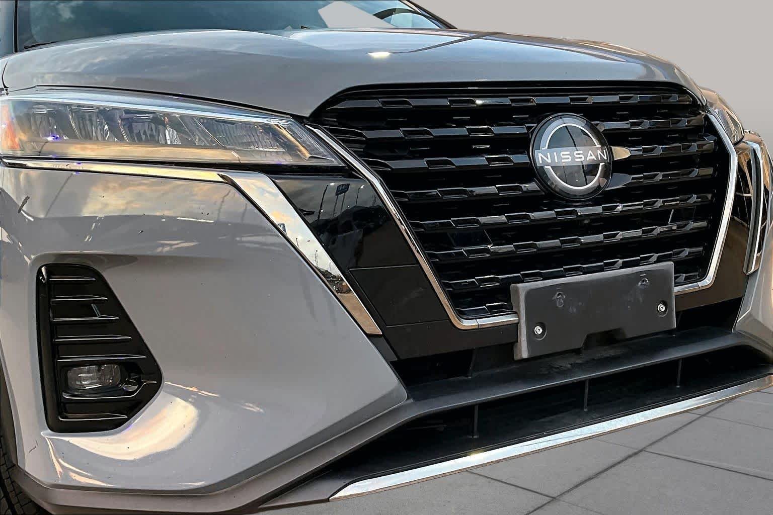 Used 2022 Boulder Gray Pearl Nissan SR image 28