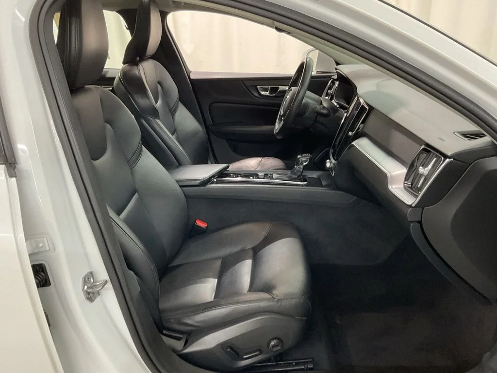 Used 2020 Crystal White Pearl Volvo T5 Momentum image 25