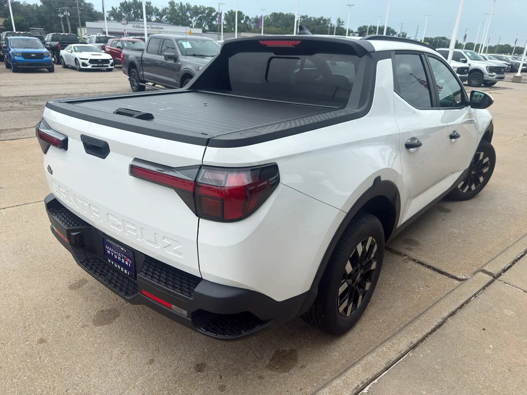 Used 2025 Atlas White Hyundai SEL Activity image 10