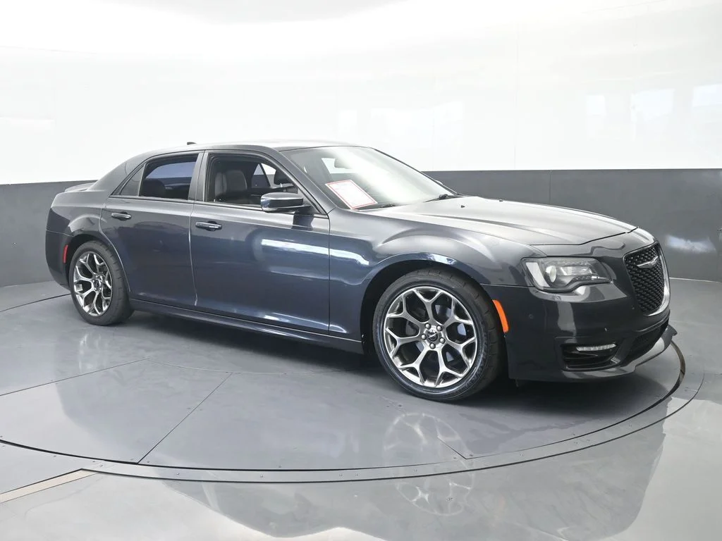 Used 2018 Maximum Steel Metallic Clearcoat Chrysler S image 8