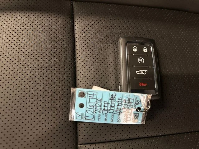 New 2026 Bright White Clear-Coat Exterior Paint Jeep Limited image 37