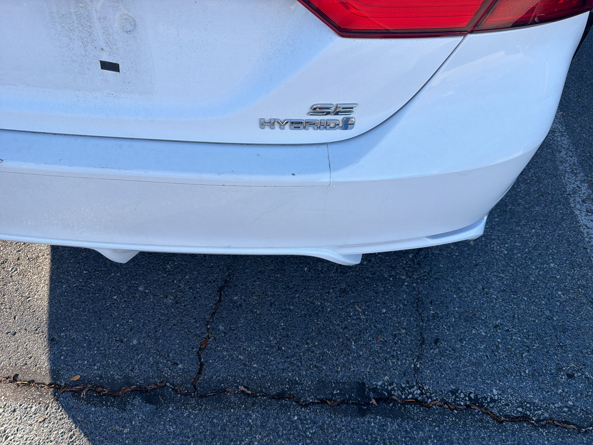 Used 2020 Super White Toyota Hybrid SE image 5