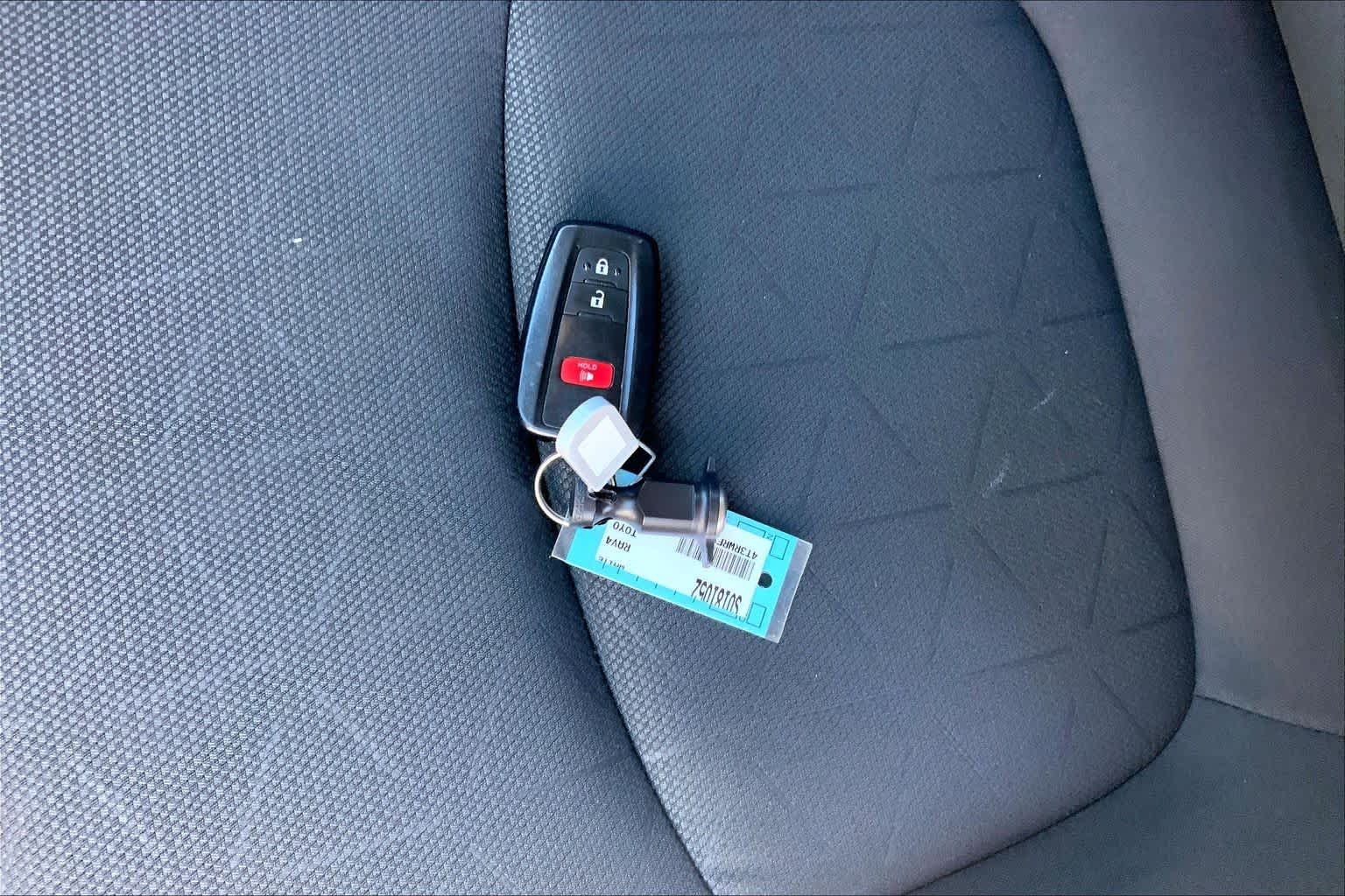 Used 2025 Ice Cap Toyota Hybrid XLE image 15