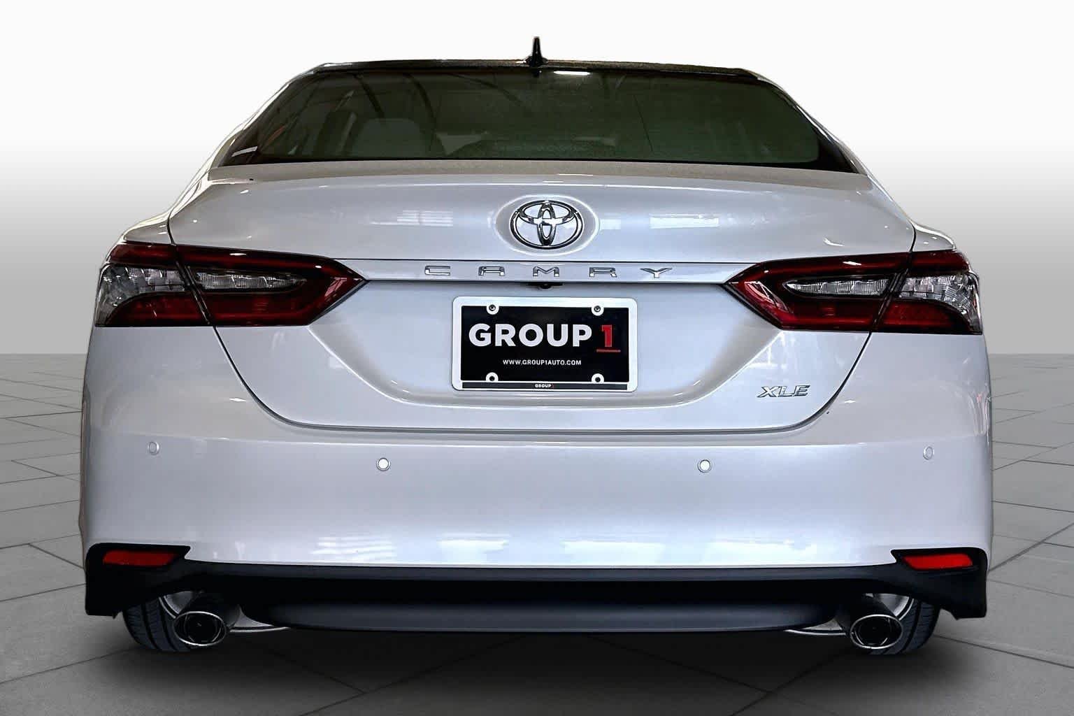 Used 2023 Wind Chill Pearl Toyota XLE V6 image 5