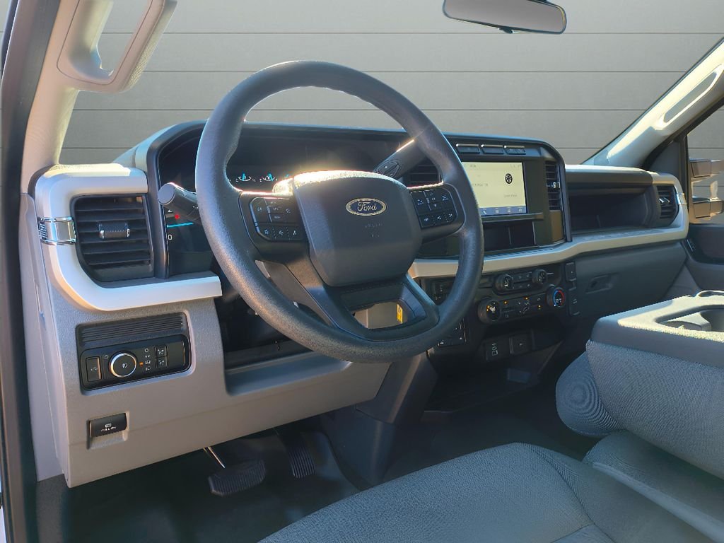 Used 2024 Oxford White Ford XL STX FX4 4X4 CREW CAB image 17