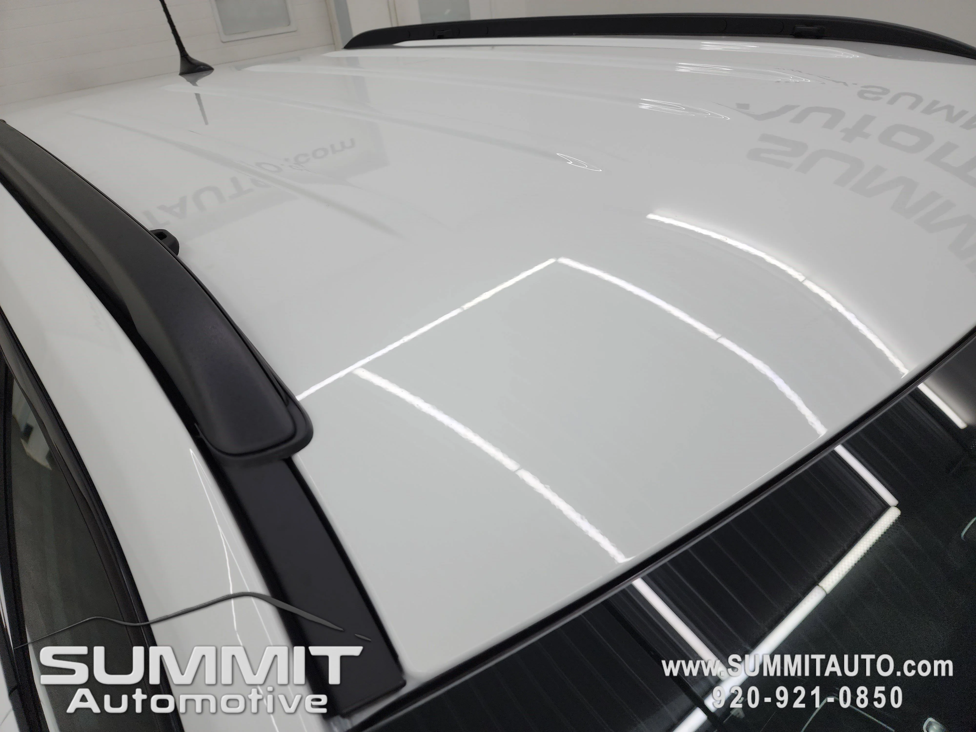 New 2026 Bright White Clear-Coat Exterior Paint Jeep Latitude image 4
