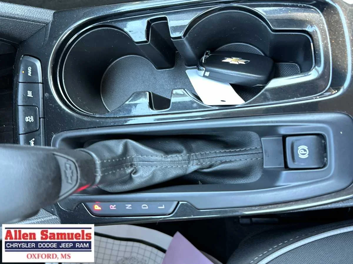 Used 2025 Mosaic Black Metallic Chevrolet LT image 26