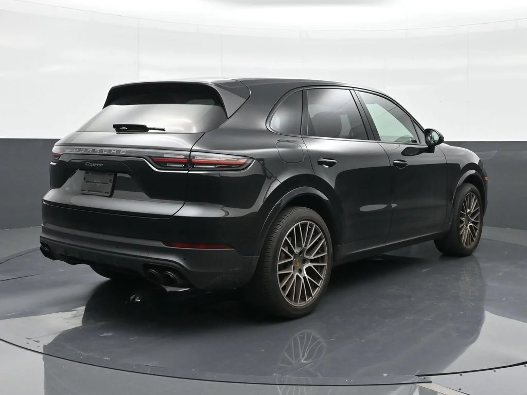 Used 2023  Porsche  image 5