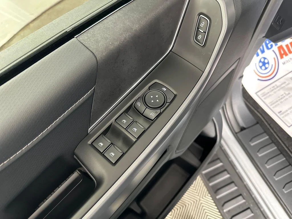New 2026 Iconic Silver Metallic Ford XLT image 13