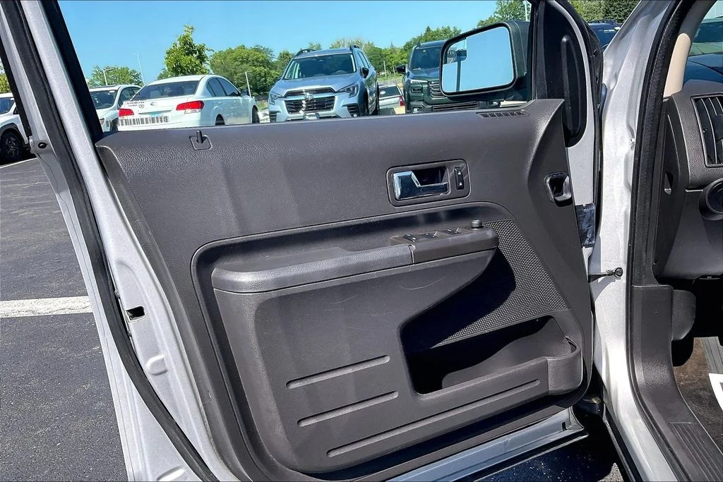 Used 2010  Ford SE image 19