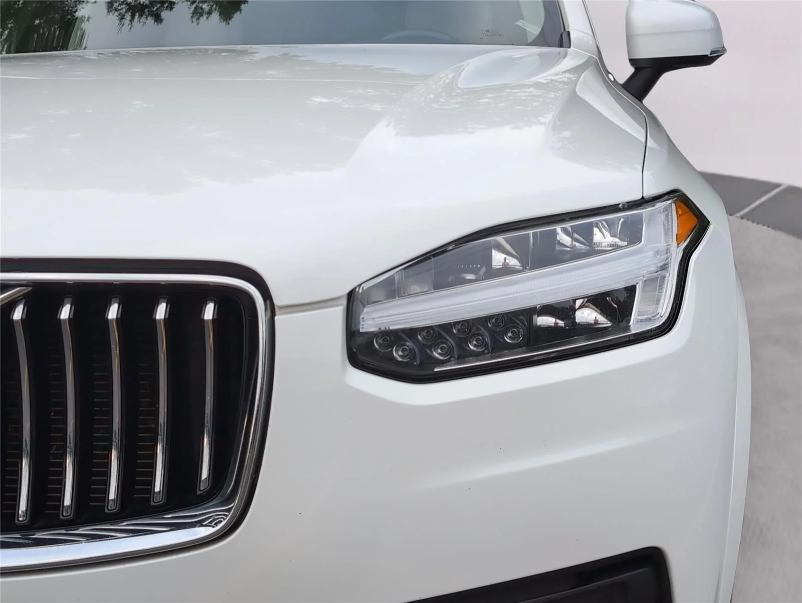 Used 2020 Crystal White Metallic Volvo Momentum image 35