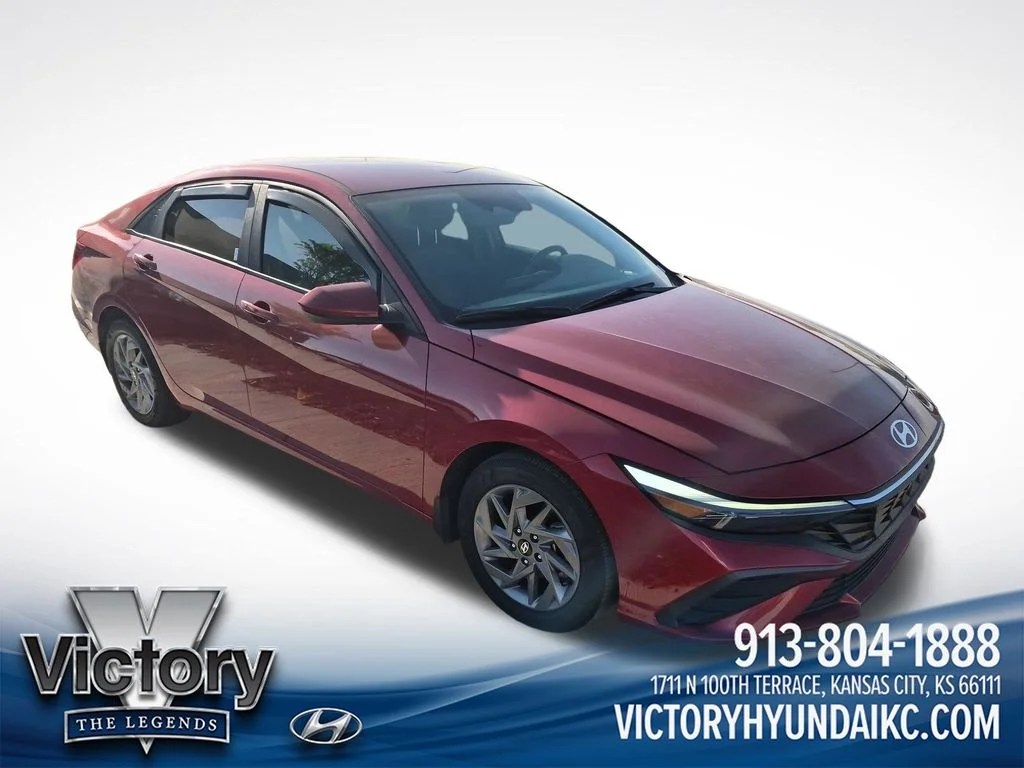 Used 2024 Red Hyundai SEL image 7