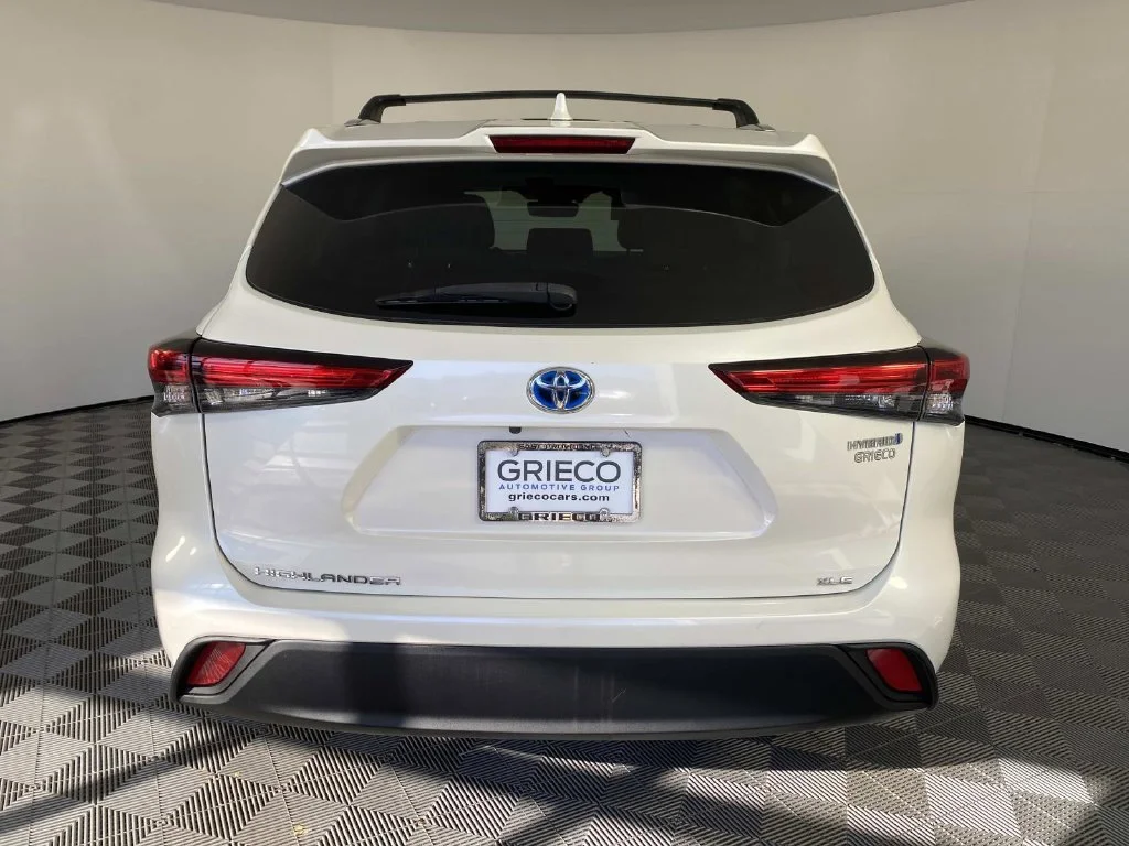 Used 2020 Blizzard Pearl Toyota XLE image 6