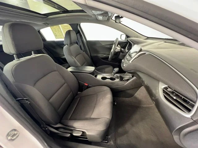 Used 2024 White Chevrolet LT image 37