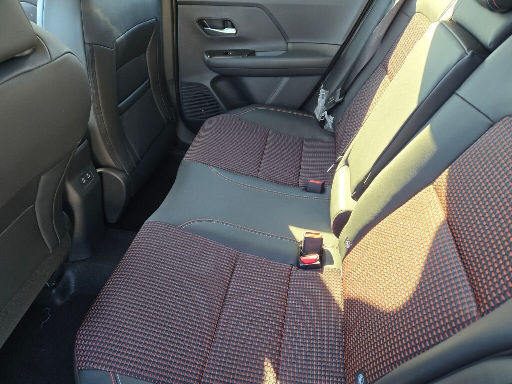 New 2026 Gun Metallic / Scarlet Ember Tintcoat Two-tone Nissan SR image 16
