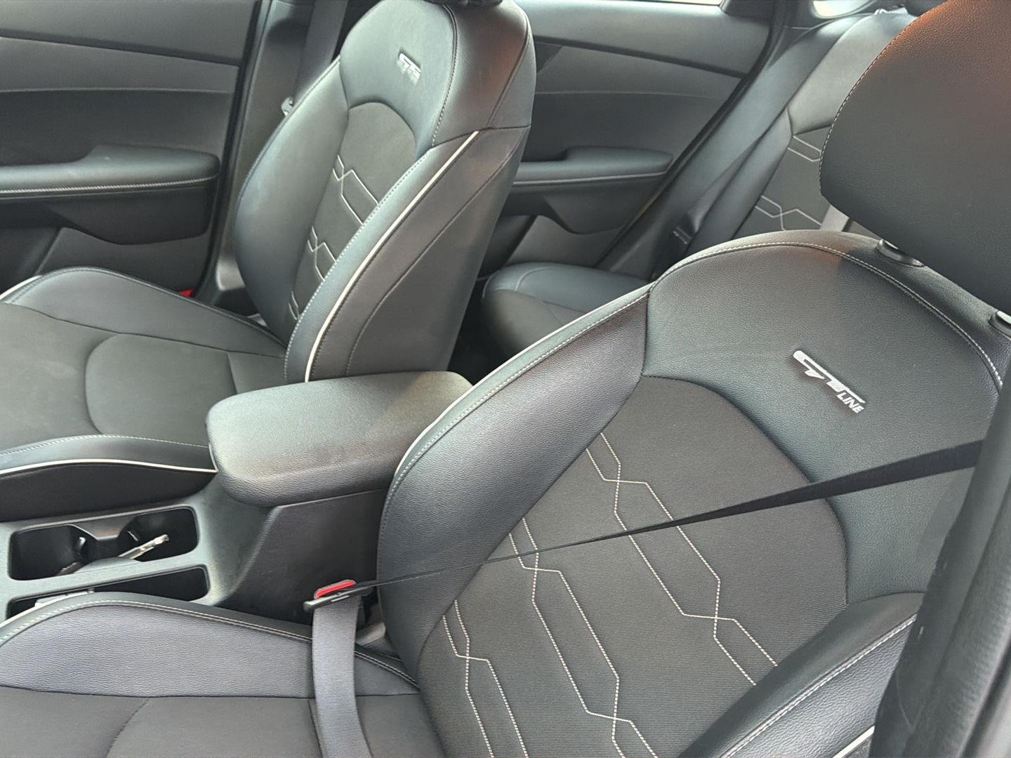 Used 2024 Gravity Gray Kia GT-Line image 28
