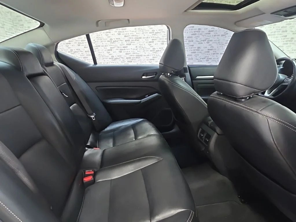 Used 2021 White Nissan 2.5 Platinum image 10