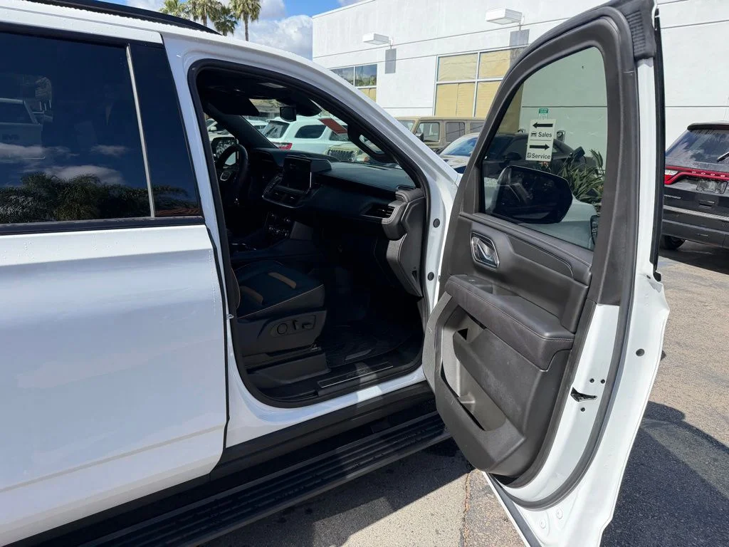 Used 2024 White GMC AT4 image 17