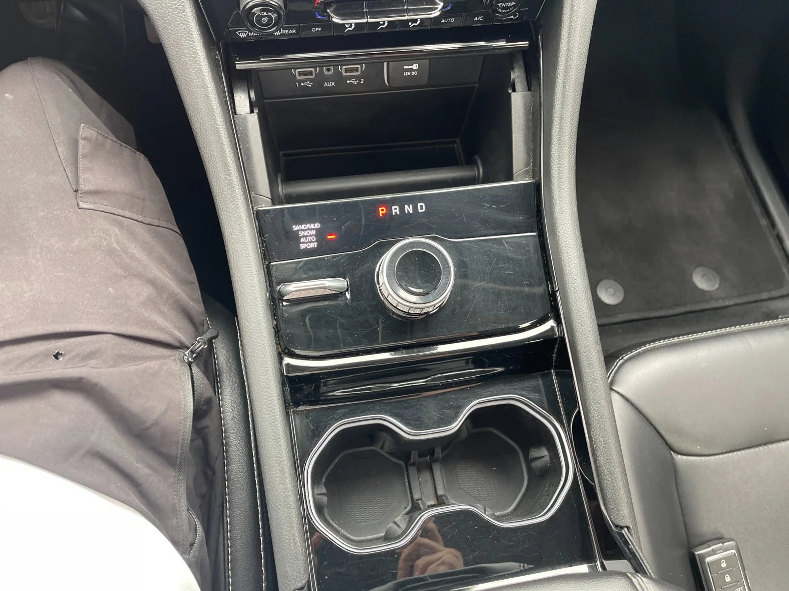 Used 2023  Jeep Limited image 26
