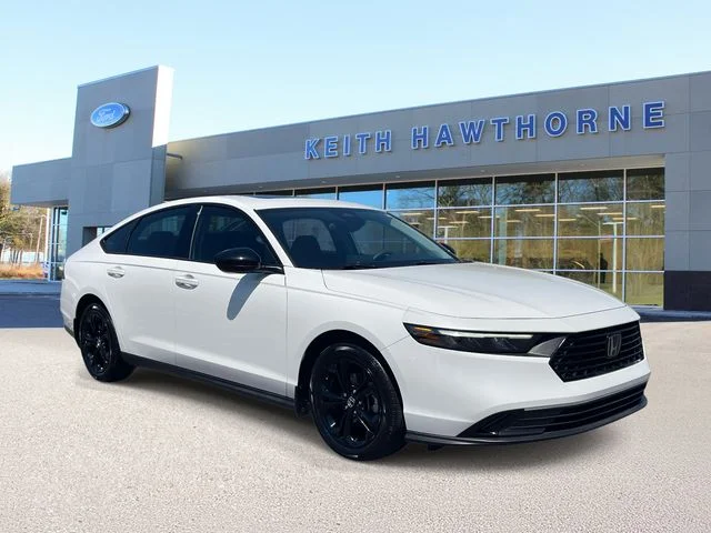 Certified Used 2025 Platinum White Pearl Honda SE image 1