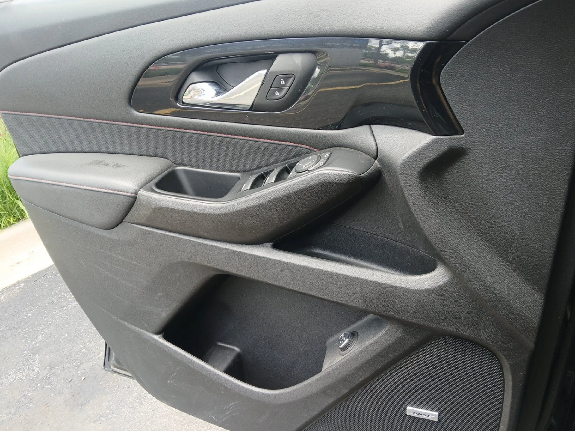 Used 2023 Mosaic Black Metallic Chevrolet RS image 18