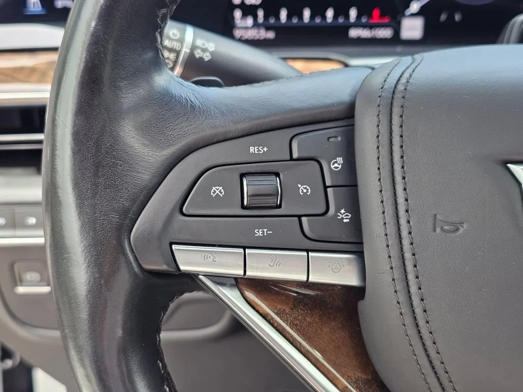 Used 2021 CRYSTAL WHITE TRICOAT Cadillac Sport Platinum image 30