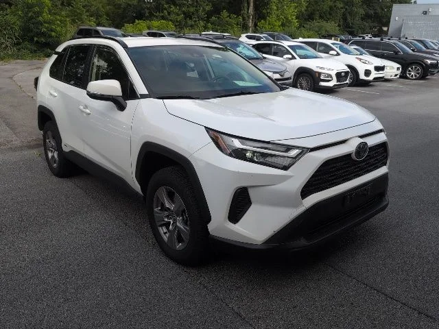 Used 2022 White Toyota XLE image 1