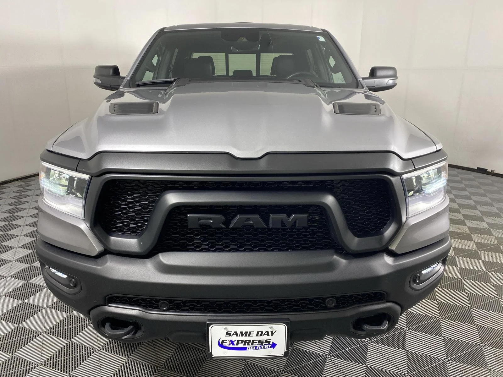 Used 2024 Billet Silver Metallic Clearcoat Ram Rebel image 9