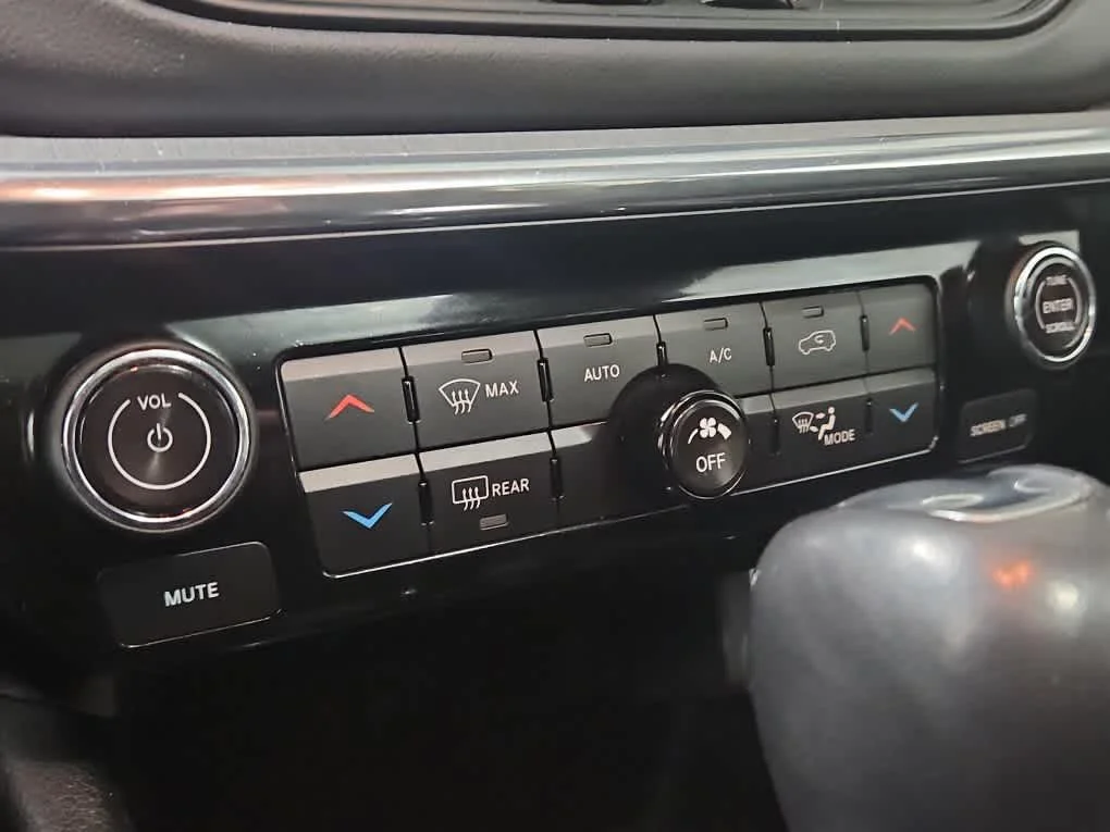 Used 2022 Diamond Black Crystal Pearlcoat Jeep High Altitude image 17