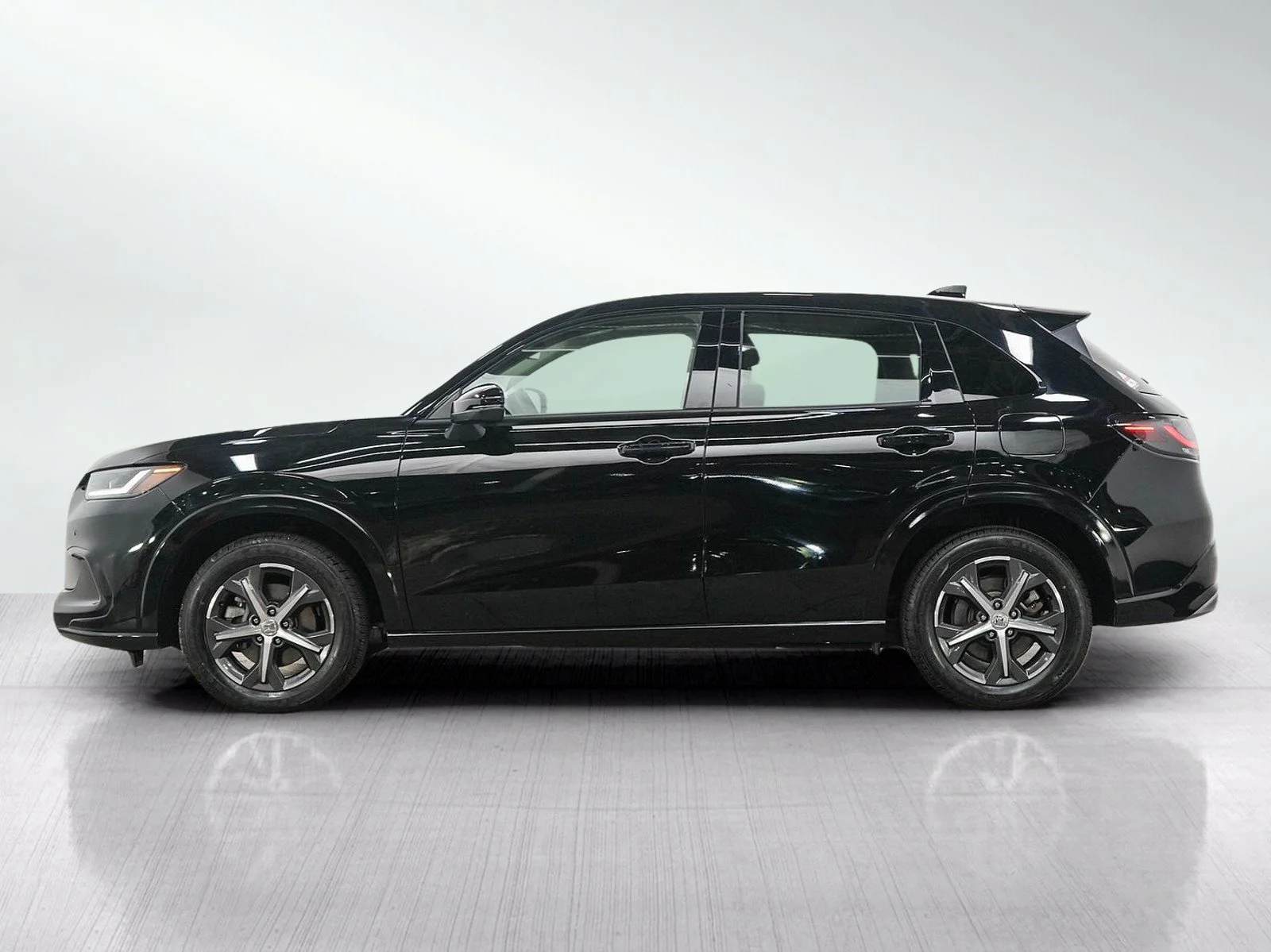 Used 2024 Honda HR-V EX-L with VIN 3CZRZ2H76RM727657 for sale in Burnsville, Minnesota