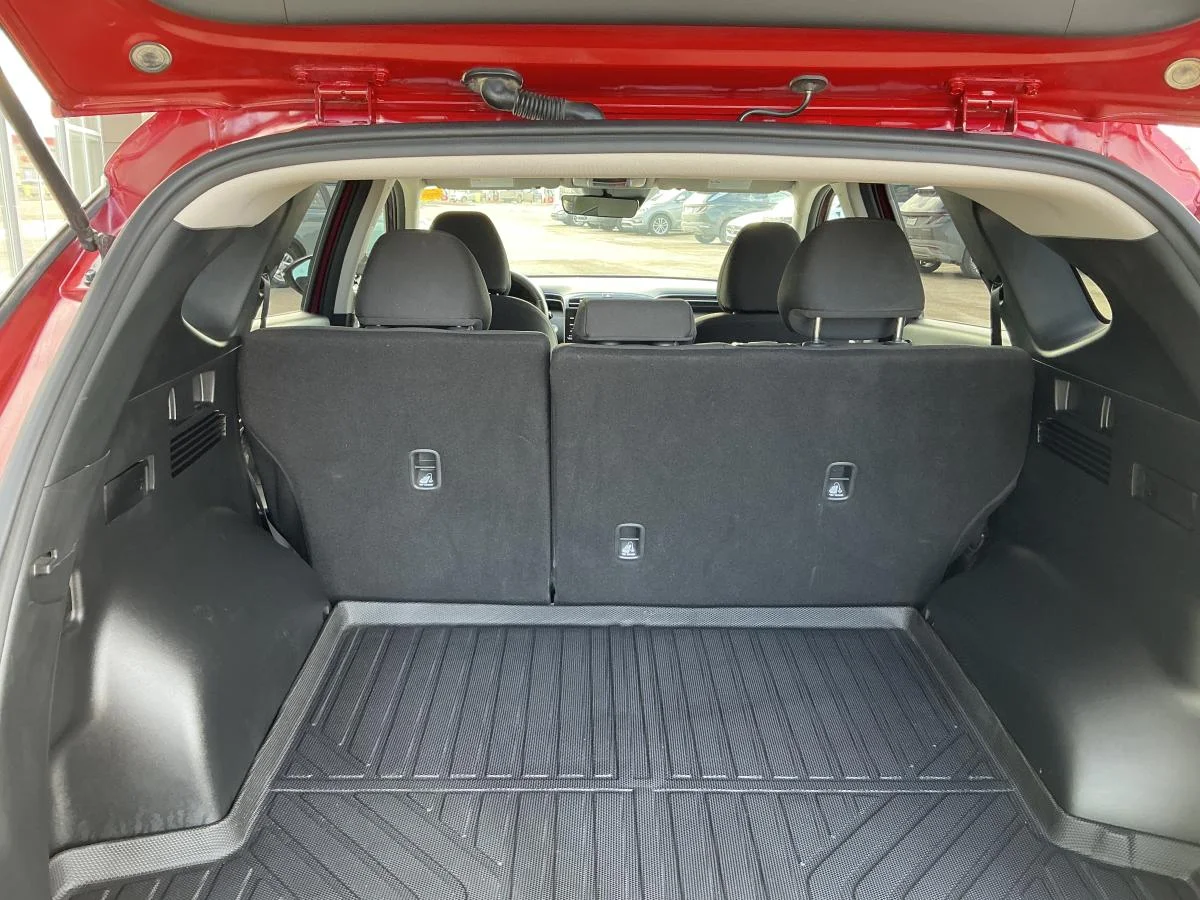 Used 2022 Red Hyundai Preferred image 40