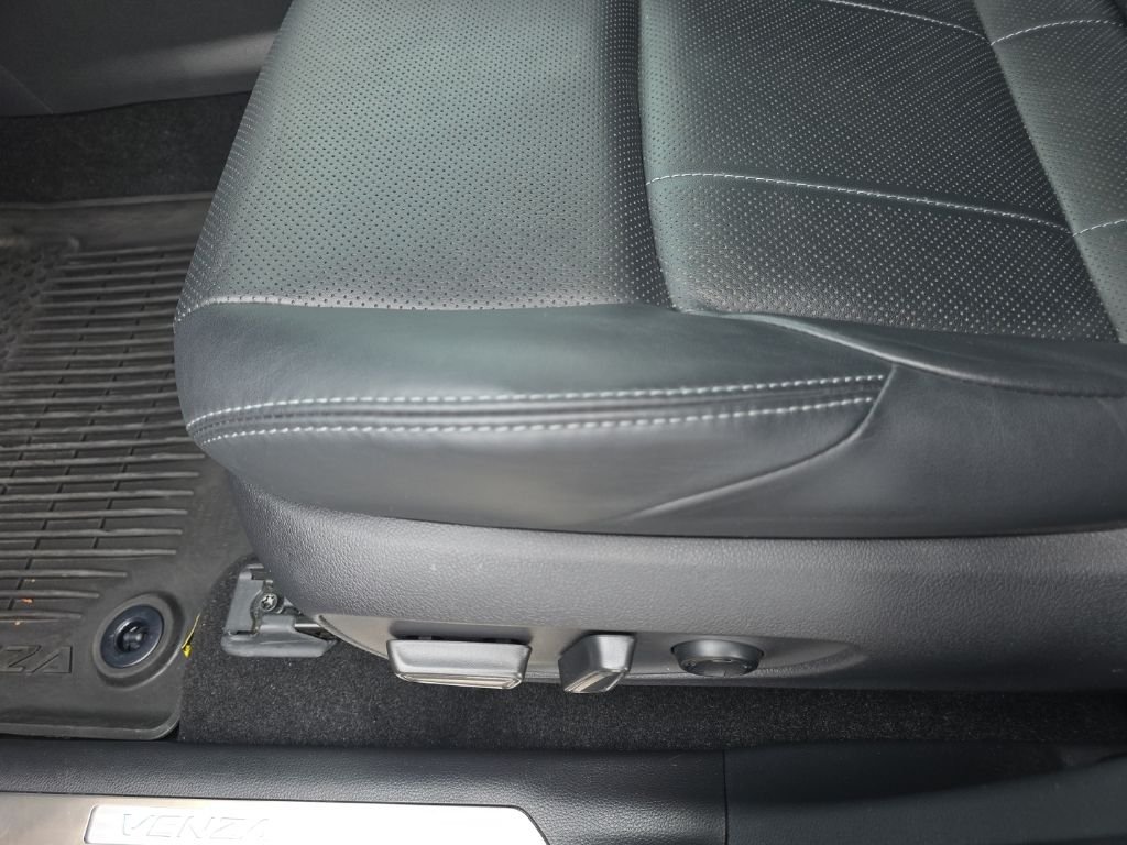 Certified Used 2023  Toyota Limited image 16