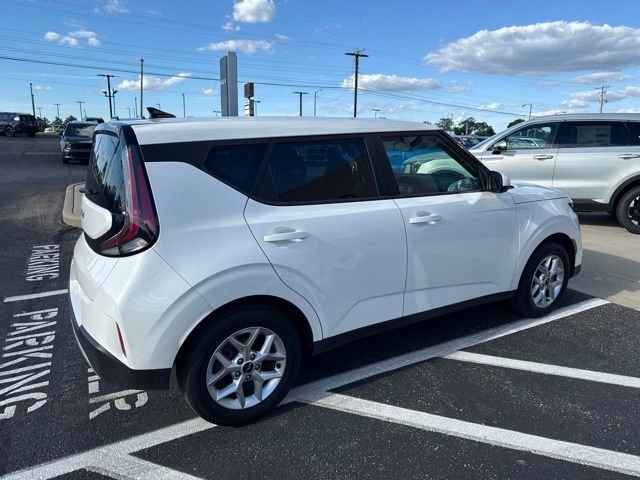 Used 2023 White Kia LX image 3