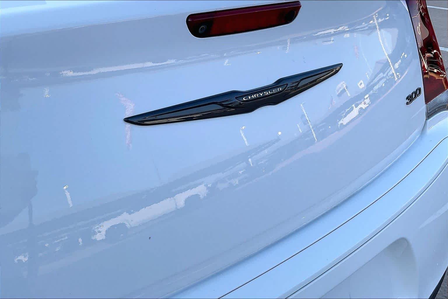 Used 2021 Bright White Clearcoat Chrysler Touring image 28