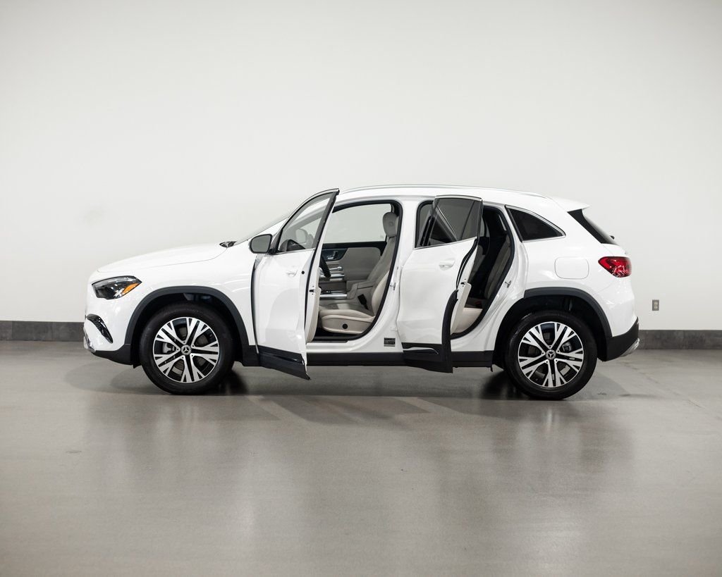 Certified Used 2025  Mercedes-Benz GLA 250 image 3