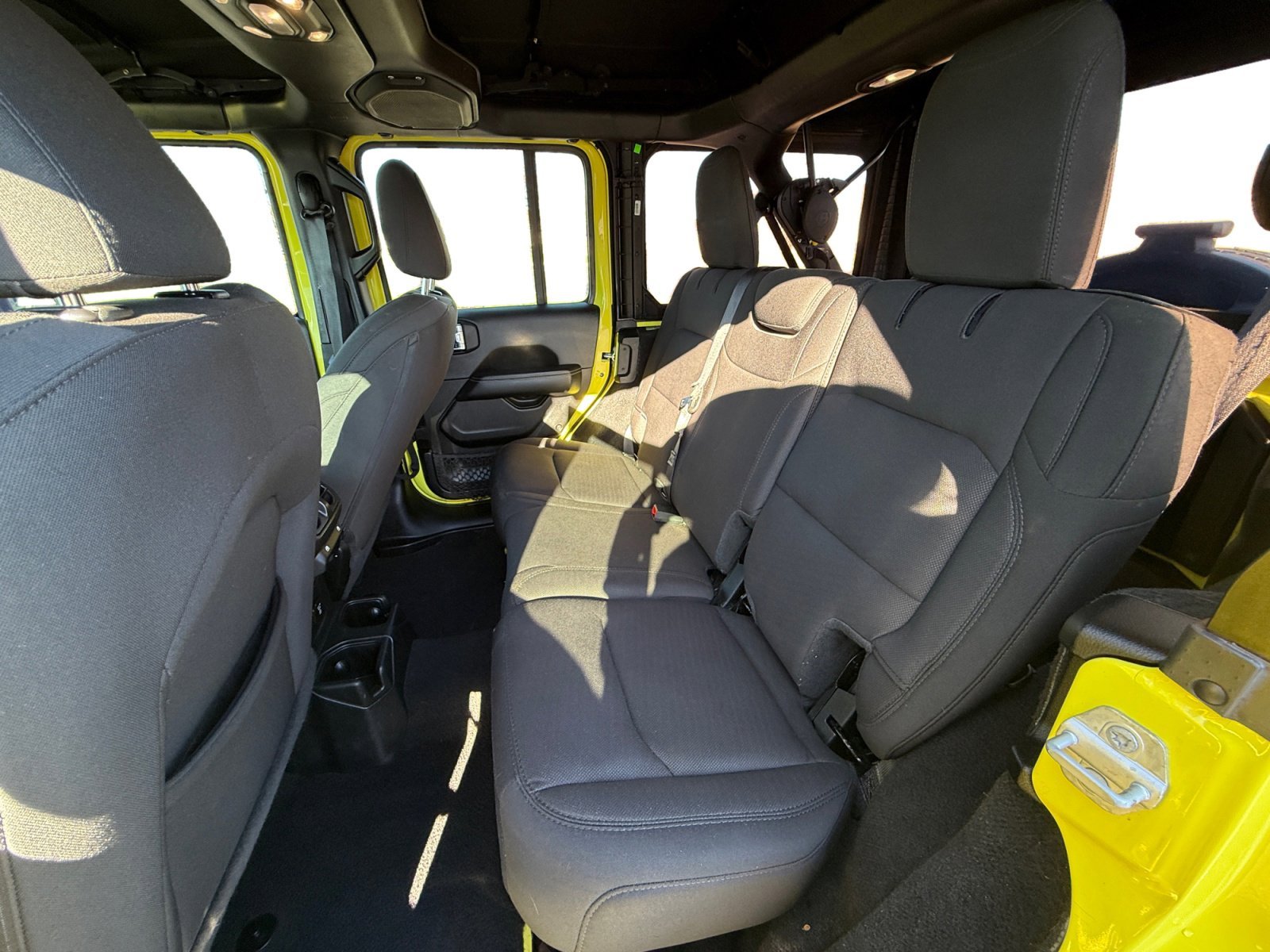 Used 2022 High Velocity Clearcoat Jeep Unlimited Sahara image 16