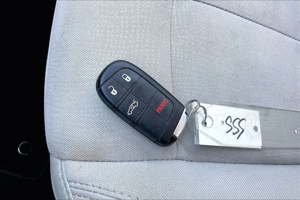 Used 2015 Silver Chrysler Limited image 35