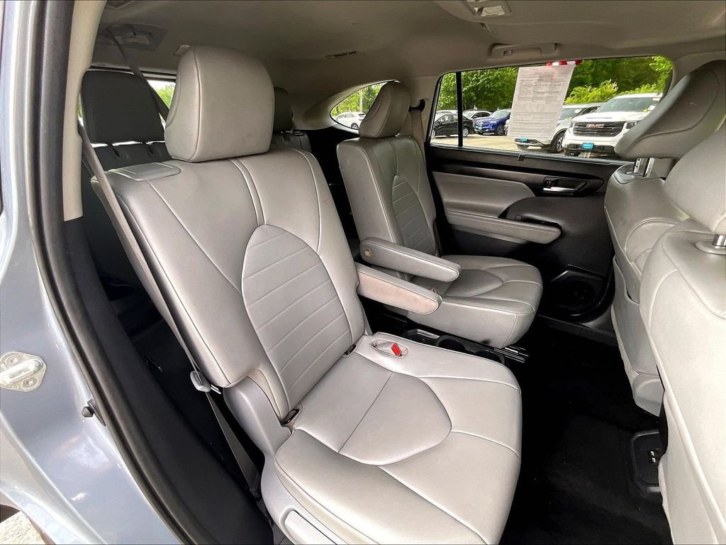 Used 2020 Blue Toyota XLE image 20