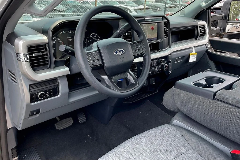 2025 Ford F-350 Super Duty XL - Photo 8